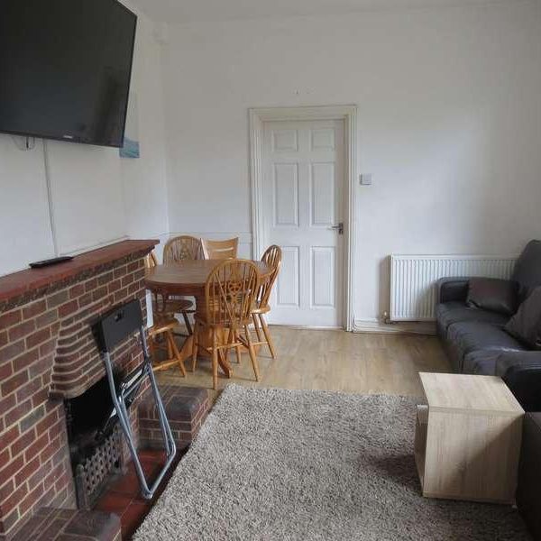 Bedroom House In Charminster, BH8 - Photo 1