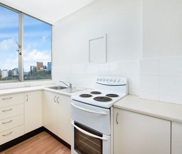 ONE BEDROOM APARTMENT WITH AMAZING HARBOUR VIEWS - Photo 3