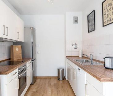 Zu vermieten: Elegant 2 Zimmern Wohnung In Zentral Lage. - Photo 1