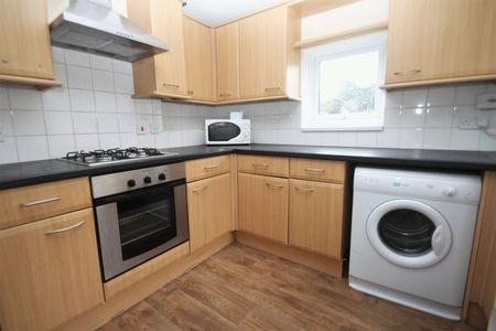 Student House, Winton - Photo 5