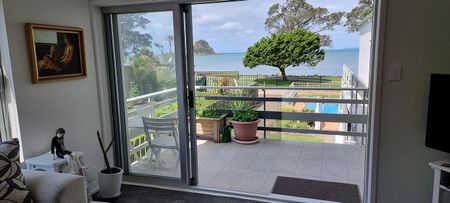 One bedroom beach apartment with hot swimming pool - Photo 2