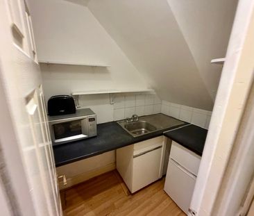 Studio Flat, Elsham Road, W14 - Photo 1