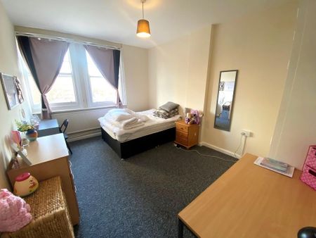 4 bedroom apartment to rent - Photo 4