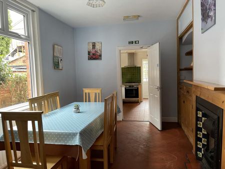 6 bedroom terraced house to rent - Photo 3