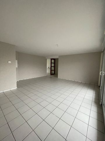 Location appartement T5 95.10m² à Saint-dizier (52100) Loyer CC * : 745.64 € Réf : ER.19916 - Photo 3