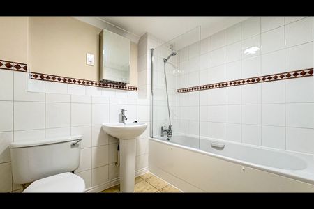 2 Bed Flat, Schooner Close, E14 - Photo 2