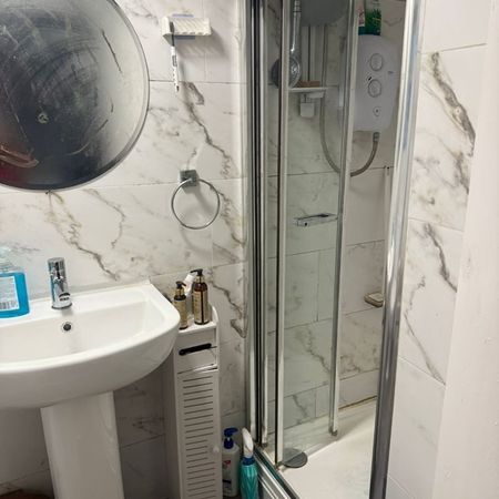 Studio Flat, Bronte Close, IG2 - Photo 4