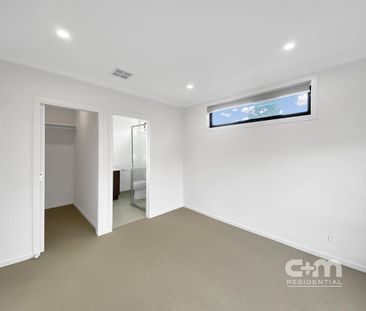 Modern Comfort & Family Flexibility in the Heart of Glenroy - Photo 2