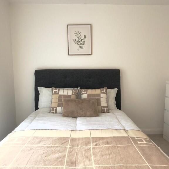 Room in a Shared House, Ambassador Building, SW11 - Photo 1