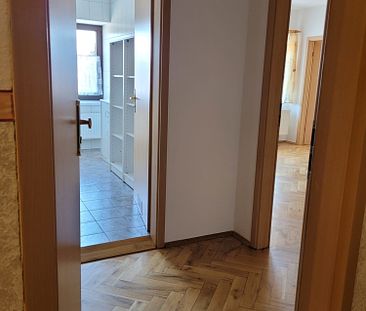 Teilmöblierte 2-Zi.-Singlewohnung mit EINBAUKÜCHE und PERSONENAUFZUG zu vermieten! - Foto 3