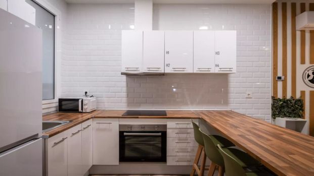 Room in a shared 4-bedroom apartment for rent in l'Antiga Esquerra de l'Eixample (Professionals only, couples allowed, students allowed) - Photo 1