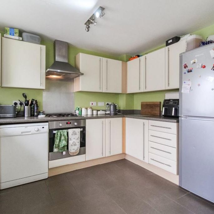 3 bedroom semi-detached house to rent - Photo 1