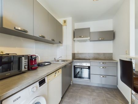 Location Appartement 3 pièces 73m² VILLEURBANNE 69100 - Photo 3