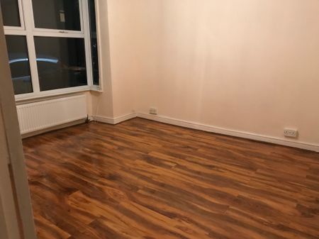 Lovely 3 bedroom Semi – Detached house available Bedford - Photo 2