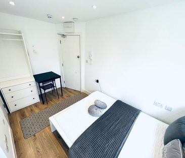 Studio Flat, Clifford Drive, SW9 - Photo 5