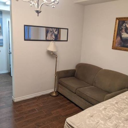 Two-Room Apartment, North York, Immed. - Photo 3