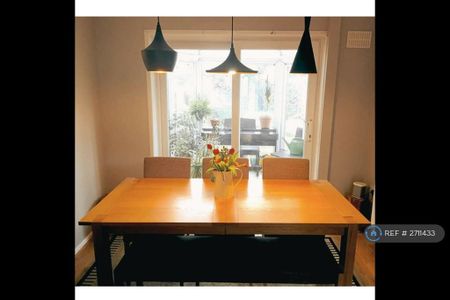 3 bedroom terraced house to rent - Photo 4