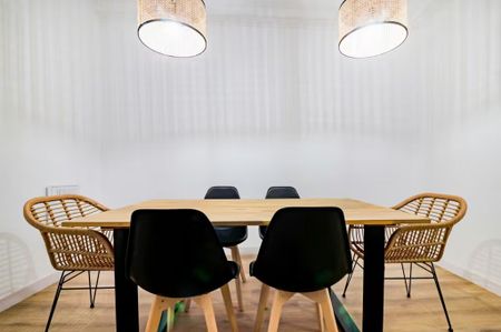 Ronda de Sant Pere, Barcelona, Catalonia 08010 - Foto 3