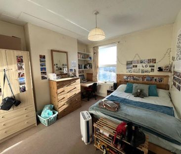 5 bedroom end of terrace house to rent - Photo 3