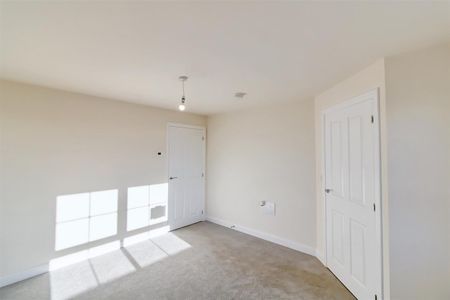 3 Bedroom House - Terraced - Photo 5