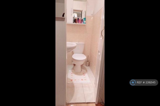 3 bedroom end of terrace house to rent - Photo 1