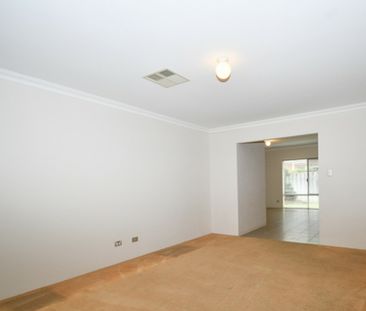 Spacious 4x2 Family Home - Prime Location! - Photo 2