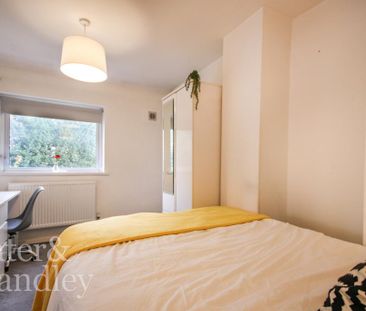 2 bedroom semi-detached house to rent - Photo 5