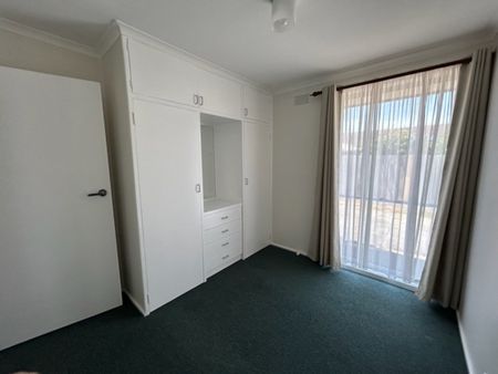 Family Home in Quiet Court - Photo 5