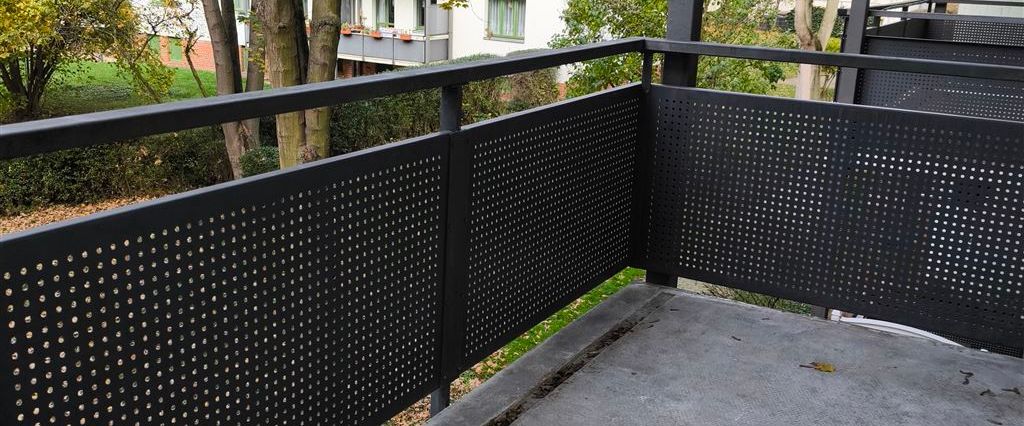 Tolle 2-Raum Whg mit Balkon, Bad mit Fenster, Wanne, Spots - Außenrollos - Photo 1