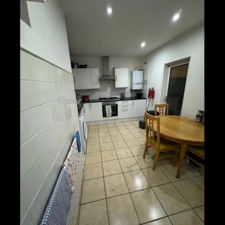 Room in a Shared House, Thornton Heath, CR7 - Photo 4