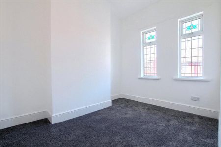 3 bedroom end of terrace house to rent - Photo 4