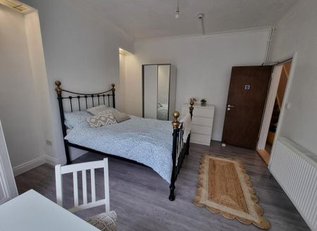 1 bedroom in a house share to rent - Photo 5