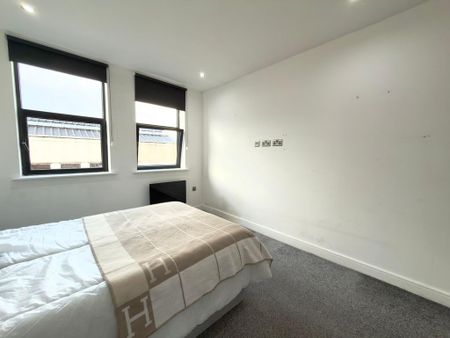 1 bedroom in a flat share to rent - Photo 2