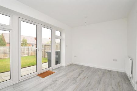 3 bedroom semi-detached house to rent - Photo 4