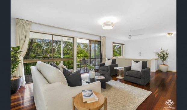 Create LisFOR RENT â Spacious Double Brick Family Home with Pool & Dual Living Potential! - Photo 1