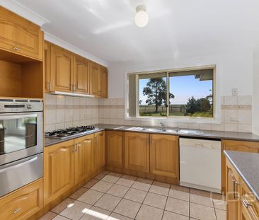 Family Home in HOPETOUN PARK - Photo 2