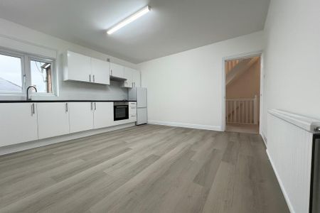 4 bedroom flat to rent - Photo 5