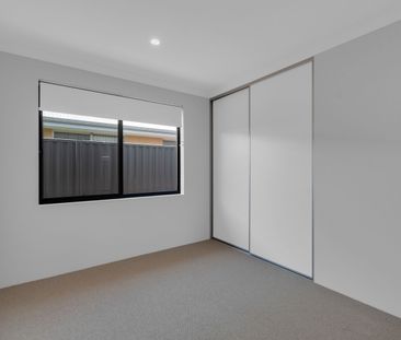 Five Bedroom Home in Madora Bay - Photo 4