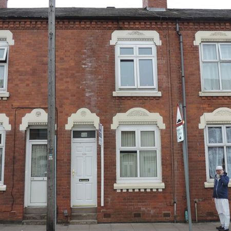 2 bedroom terraced house to rent - Photo 4