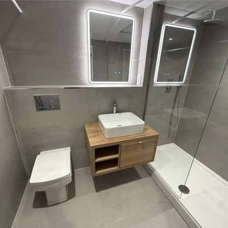 A newly converted 1 bedroom apartment to rent at Market Place in the heart of Reading's town centre. Having been superbly converted, offering a very high standard of presentation throughout. - Photo 4