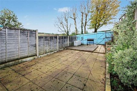 Derwent Close, Waterlooville, Hampshire, PO8 - Photo 4