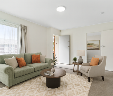 Superb Living - Unbeatable Location - Photo 3