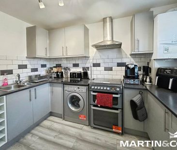 2 bedroom ground floor flat to rent - Photo 3