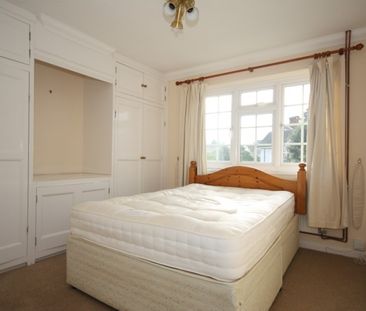 Lower Edgeborough Road, Guildford - Photo 2