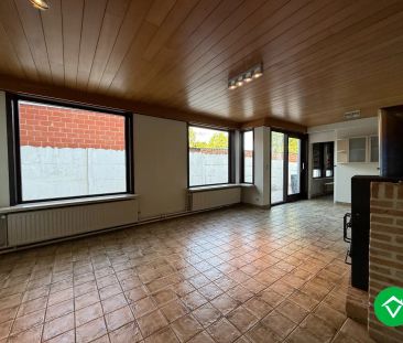 Ruime woning met 5 slaapkamers te Zwevezele - Photo 1