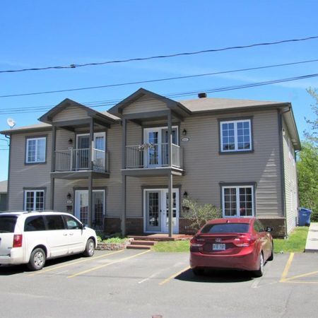 5 1/2 à louer près parc, école, rez-de-jardin - Photo 3