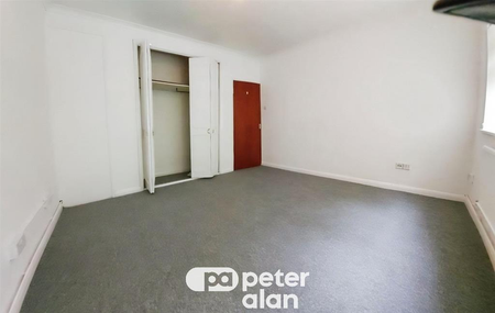 Long Oaks Court, Sketty, SWANSEA - Photo 4