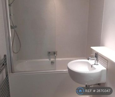 2 bedroom flat to rent - Photo 6