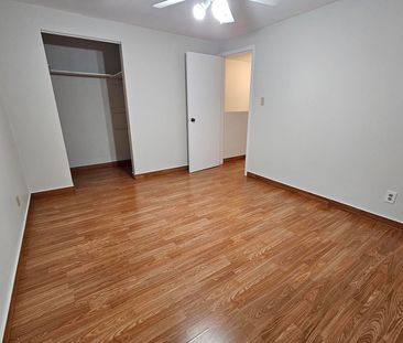 For Lease - 560A Brookhaven Crescent, Waterloo, Ontario - Photo 2