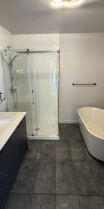 Août gratuit! Spacieux 5 1/2 à louer rue Seyval (plateau McCrea) Sherbrooke - Photo 4